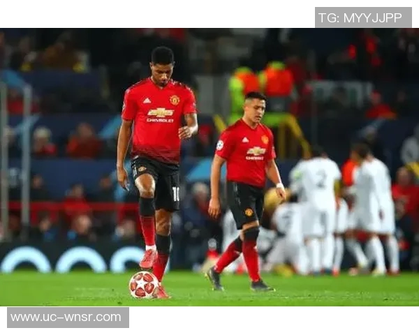 巴黎极端球迷放烟火送别荣誉满载的2025年数十人被警方逮捕